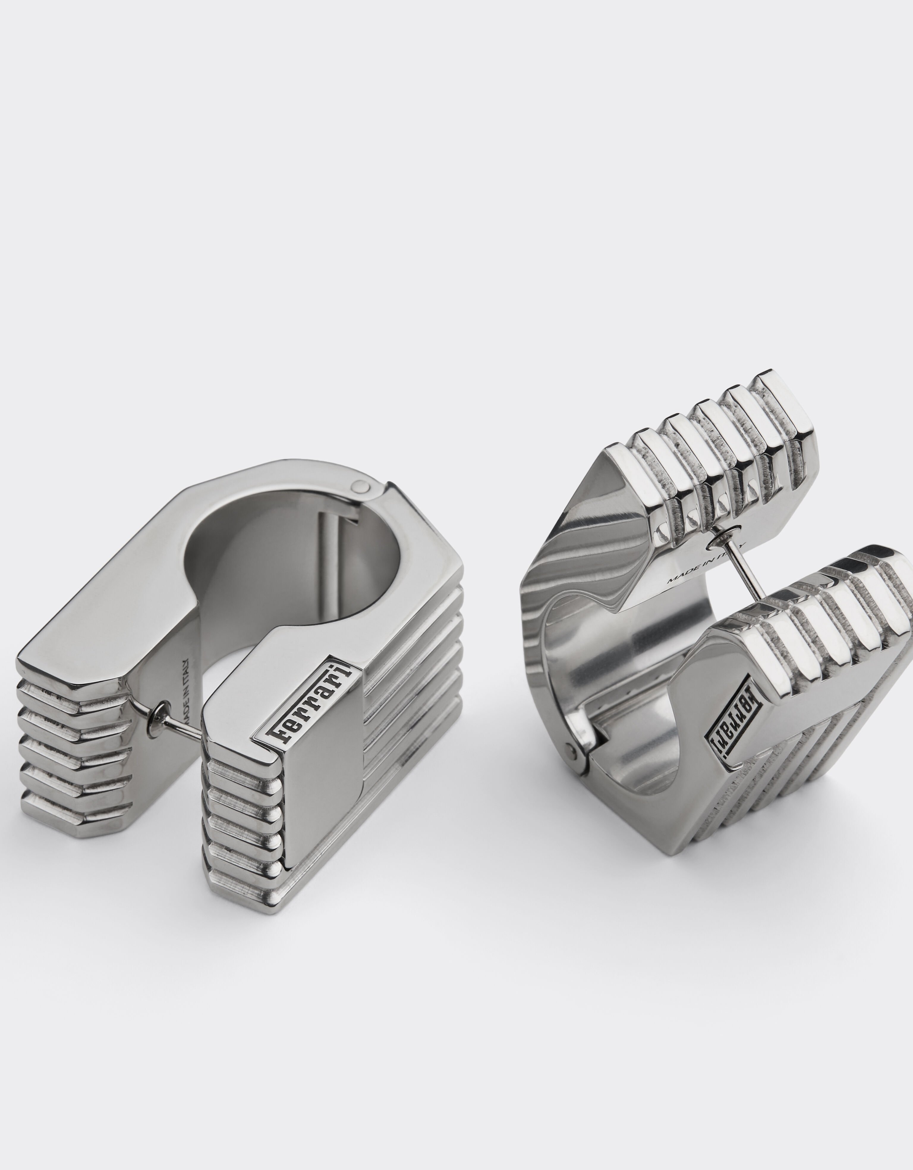 Ferrari 带纹理金属耳环 Cromo Lucido 51342f