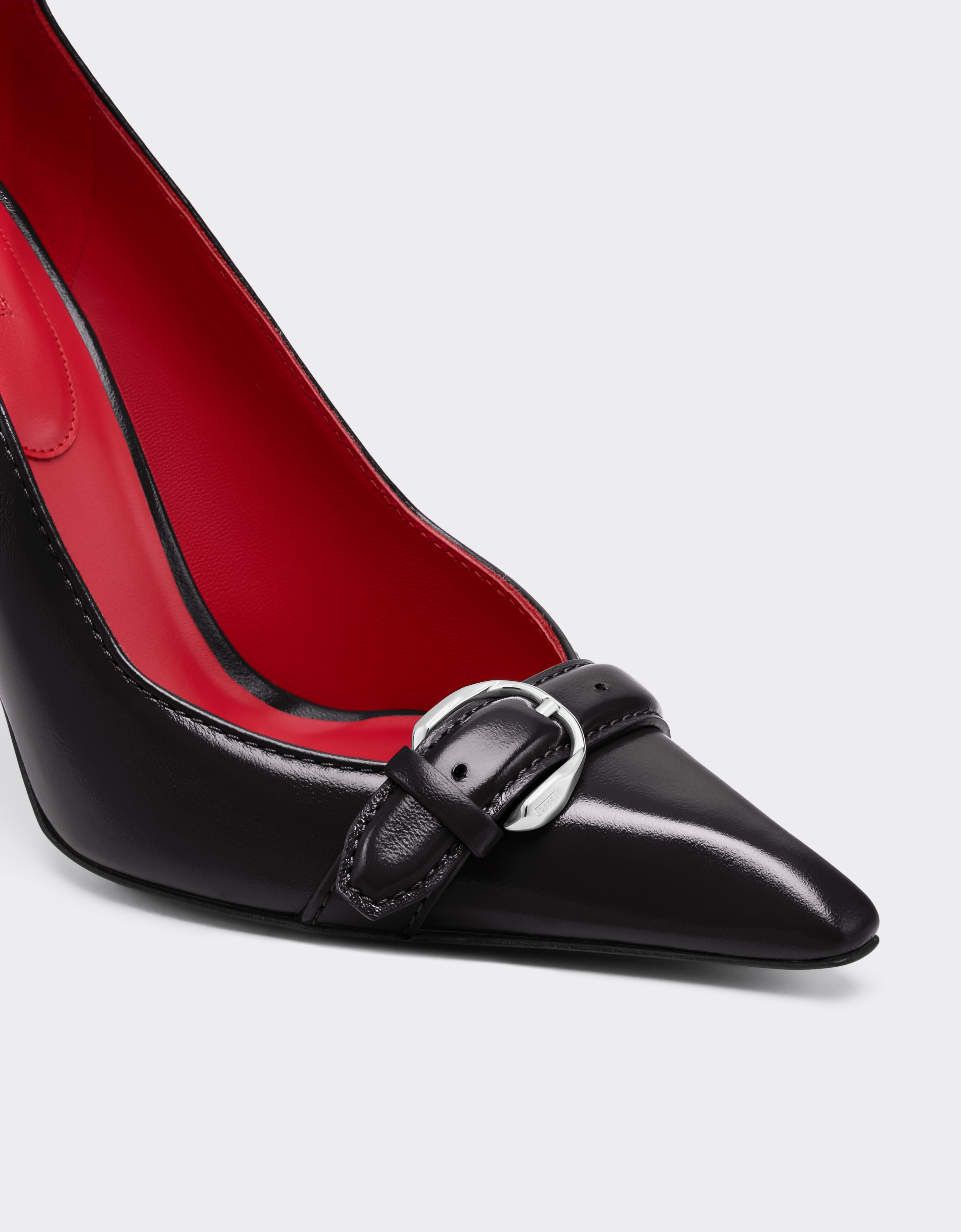 湿水效果亮泽皮革浅口鞋 Ferrari 湿水效果亮泽皮革浅口鞋 黑色 49387f