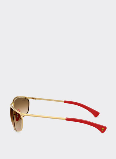 Ferrari Ray-Ban 与 Scuderia Ferrari 联名推出的 RB3819M 金色金属镜框搭配浅棕色渐变镜片 Oro LA0JQf