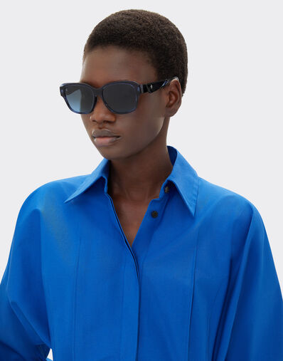 Ferrari sunglasses in striped blue acetate with polarised gradient blue lenses Ferrari Ferrari sunglasses in striped blue acetate with polarised gradient blue lenses Blu Scozia LA031f
