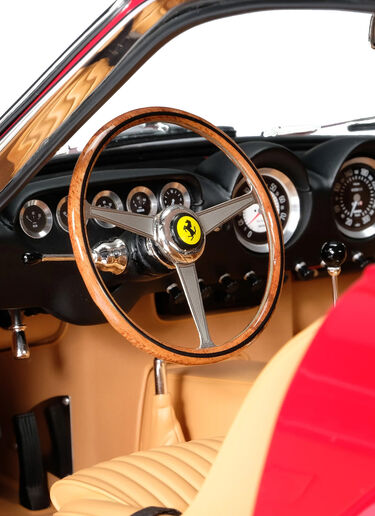 Ferrari 250 GT SWB Lusso model in 1:8 scale Ferrari Ferrari 250 GT SWB Lusso model in 1:8 scale 多色 L6330f