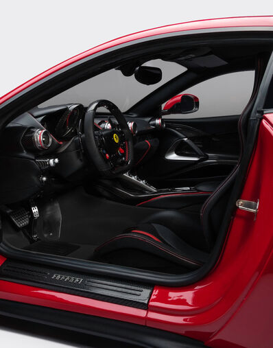 Ferrari 法拉利 812 Superfast 1:8 比例汽车模型 多色 L7600f