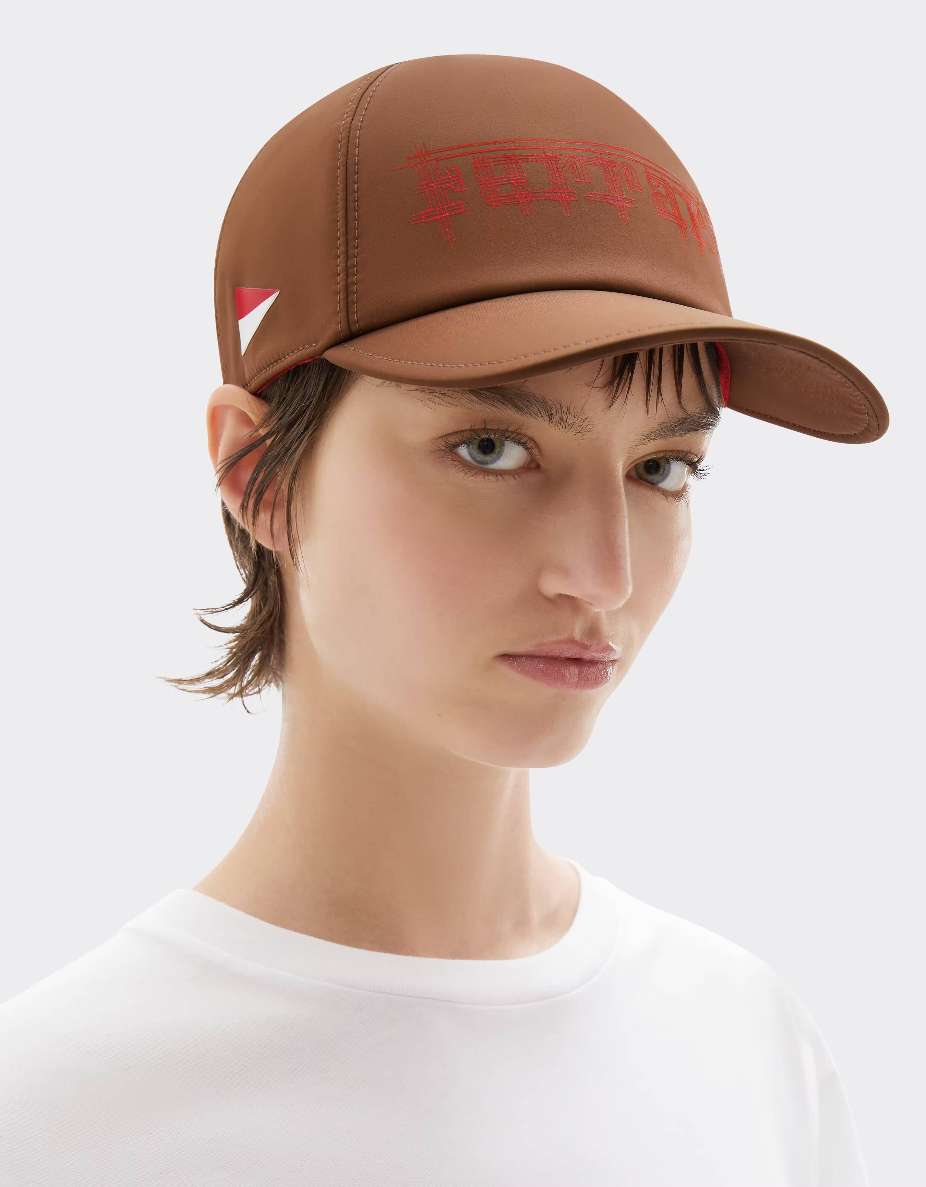 Casquette de baseball Ferrari pour le GP de Monaco 2026 Ferrari Casquette de baseball Ferrari pour le GP de Monaco 2026 Caffè CANCP0045WNY0001f