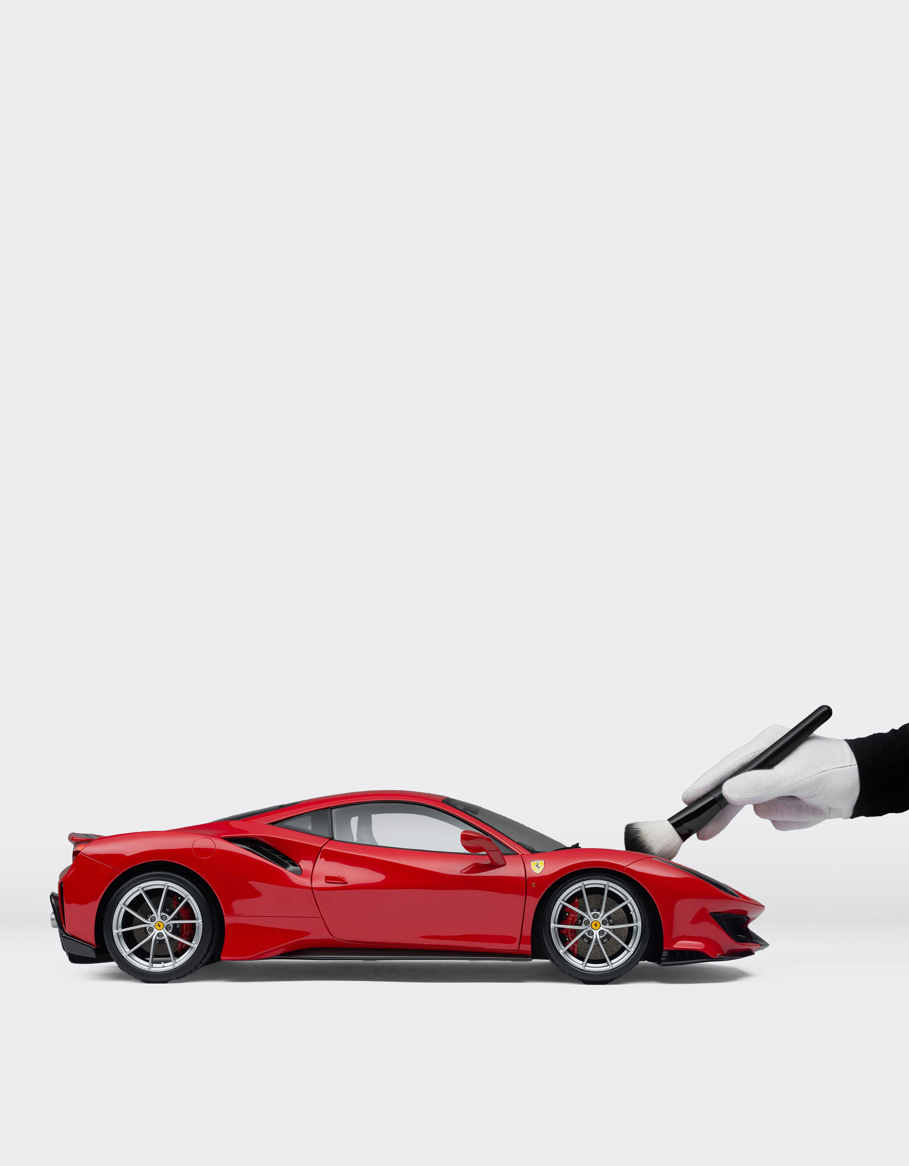 Ferrari Ferrari 488 Pista model in 1:8 scale 红色 L7815f