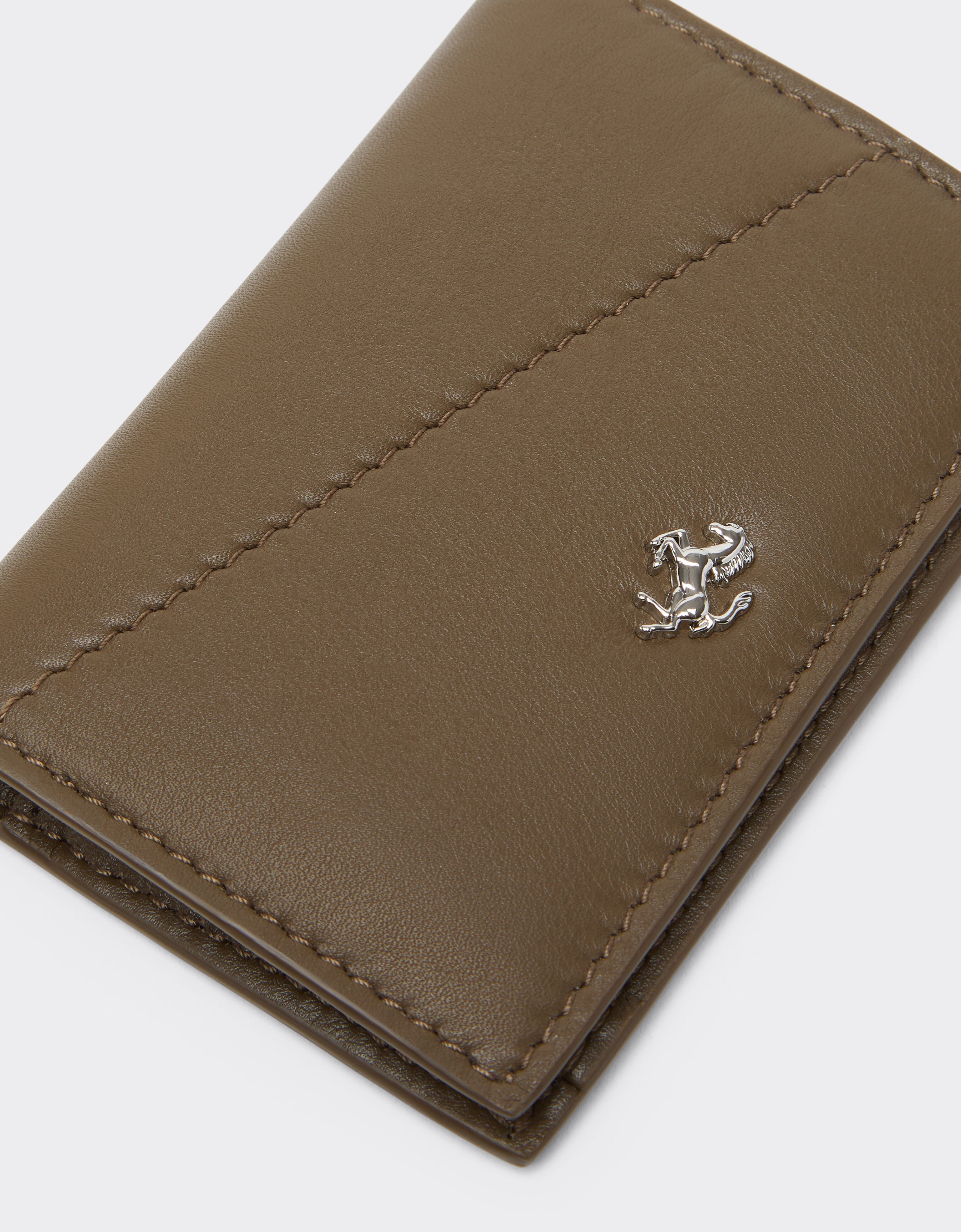 Ferrari 口袋款光面皮革卡夹 Khaki Green 50620f