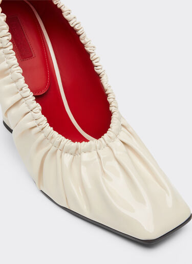 Ferrari Patent leather curled pump shoe Ivory 21447f
