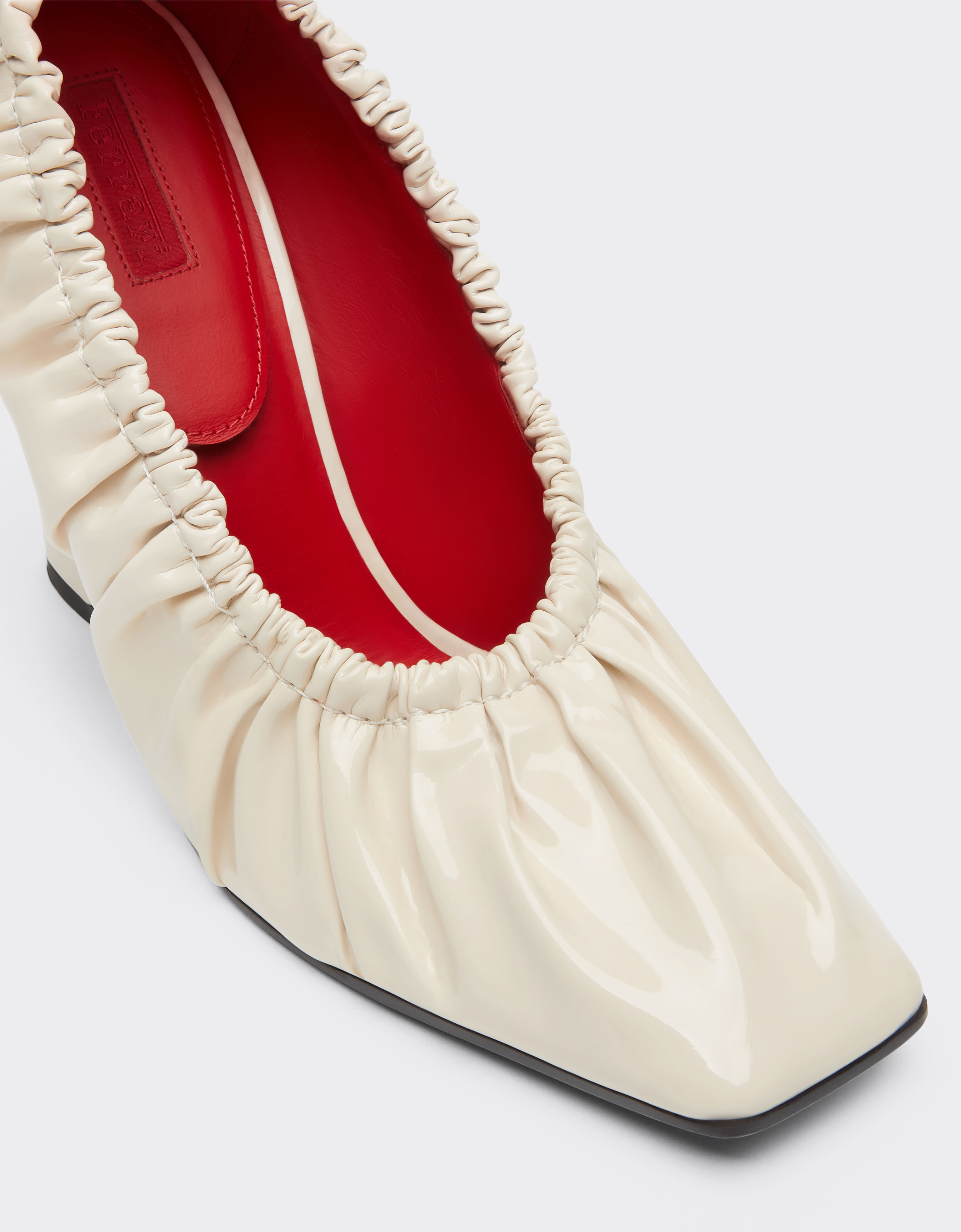 Ferrari Patent leather curled pump shoe Ivory 21447f