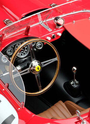 Ferrari 250 TR 1958 Le Mans model in 1:18 scale Ferrari Ferrari 250 TR 1958 Le Mans model in 1:18 scale 红色 L7580f