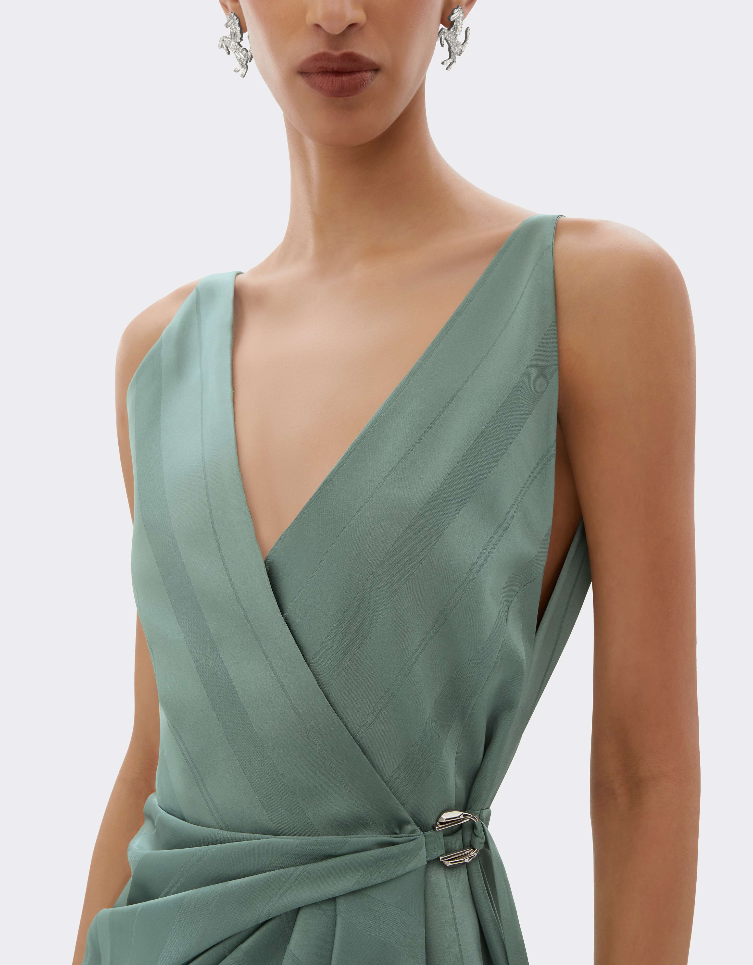 Vestido cruzado de mezcla de seda jacquard con rayas Pekín Ferrari Vestido cruzado de mezcla de seda jacquard con rayas Pekín Salvia CWWDR0019WAC0001f