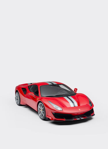 Ferrari 488 Pista model in 1:8 scale Ferrari Ferrari 488 Pista model in 1:8 scale 红色 L7815f