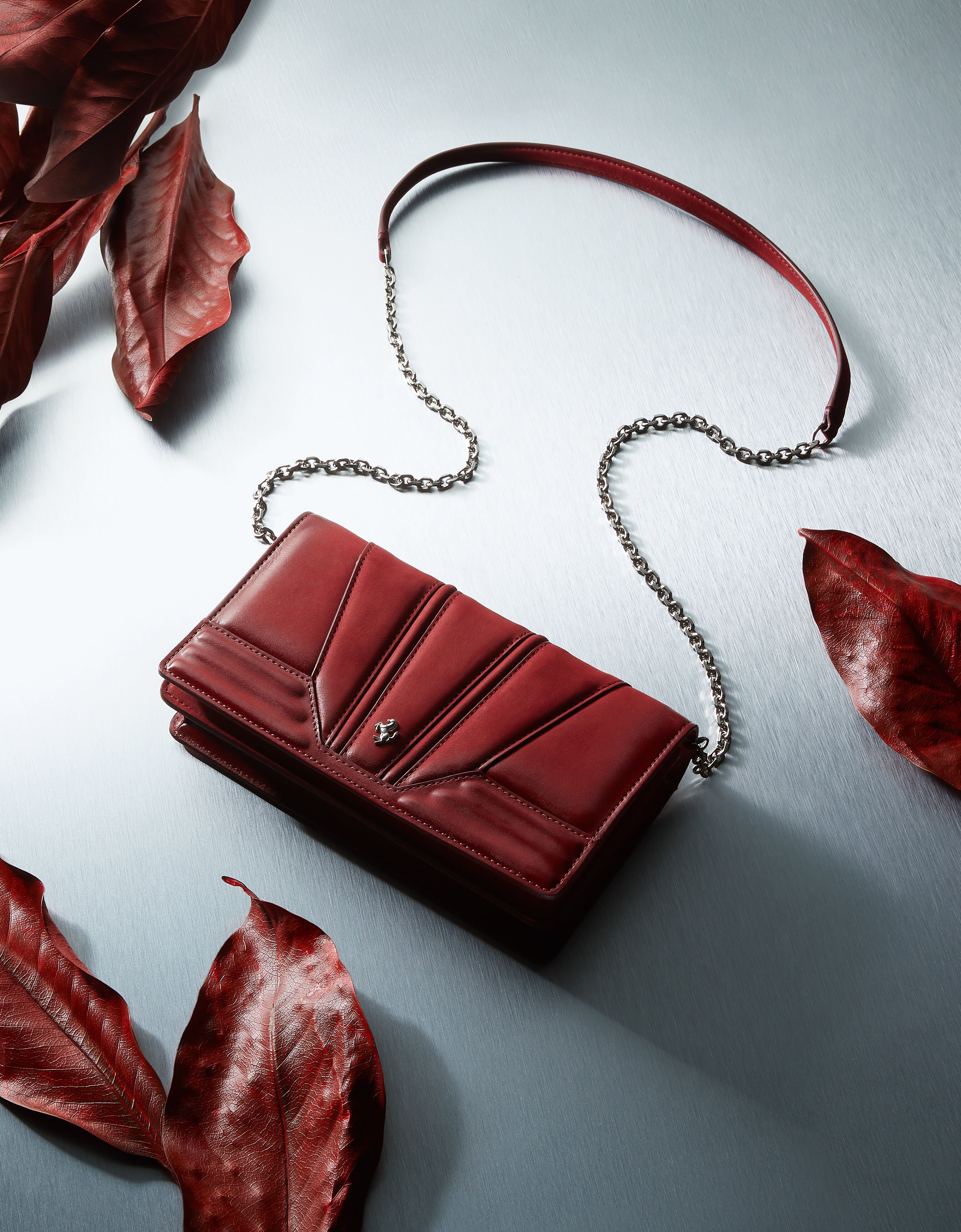 Ferrari  Ferrari GT wallet in shaded nubuck with chain shoulder strap Maison Red 50395f