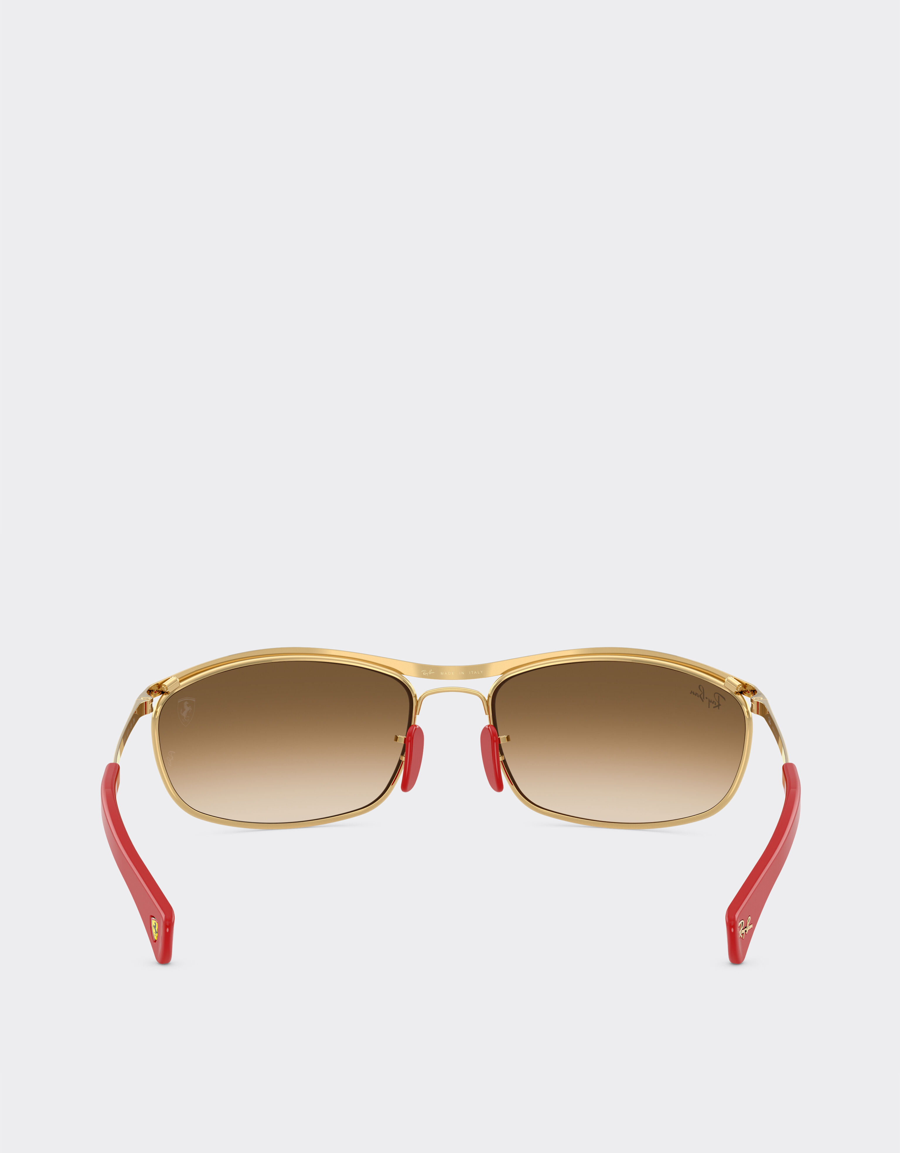 Ferrari Ray-Ban 与 Scuderia Ferrari 联名推出的 RB3819M 金色金属镜框搭配浅棕色渐变镜片 Oro LA0JQf
