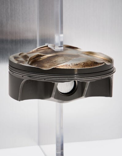 Ferrari Original 2007 F1 piston, World Champion Silver 51384f