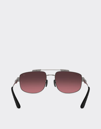 Ferrari Ray-Ban for Scuderia Ferrari RB3789M 为枪灰色金属镜框，搭配偏光银色渐变酒红色镜片 Gunmetal LA0JKf