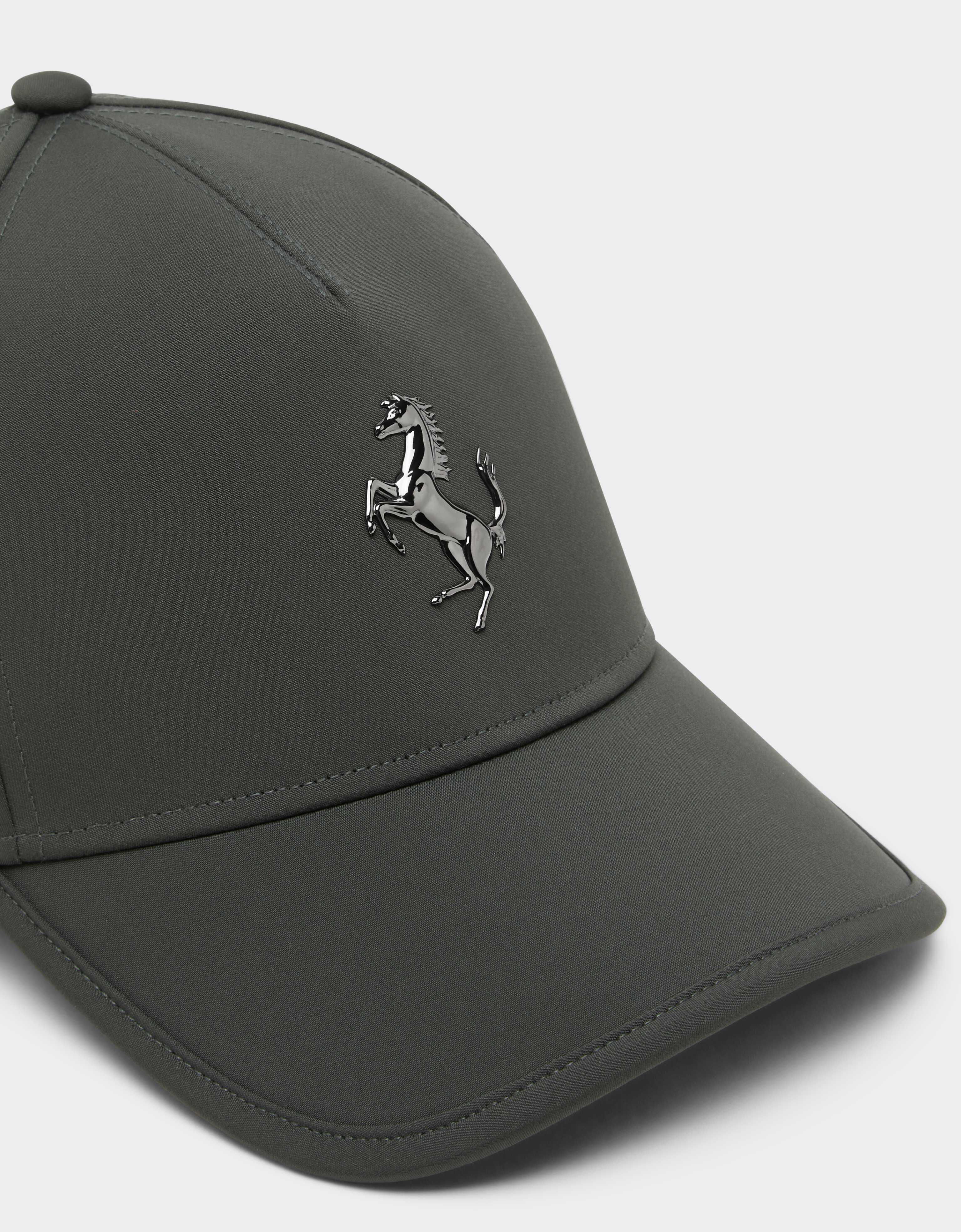 Baseballkappe mit springendem Pferd aus Metall Ferrari Baseballkappe mit springendem Pferd aus Metall Grigio Titano CANCP0006WPL0003f