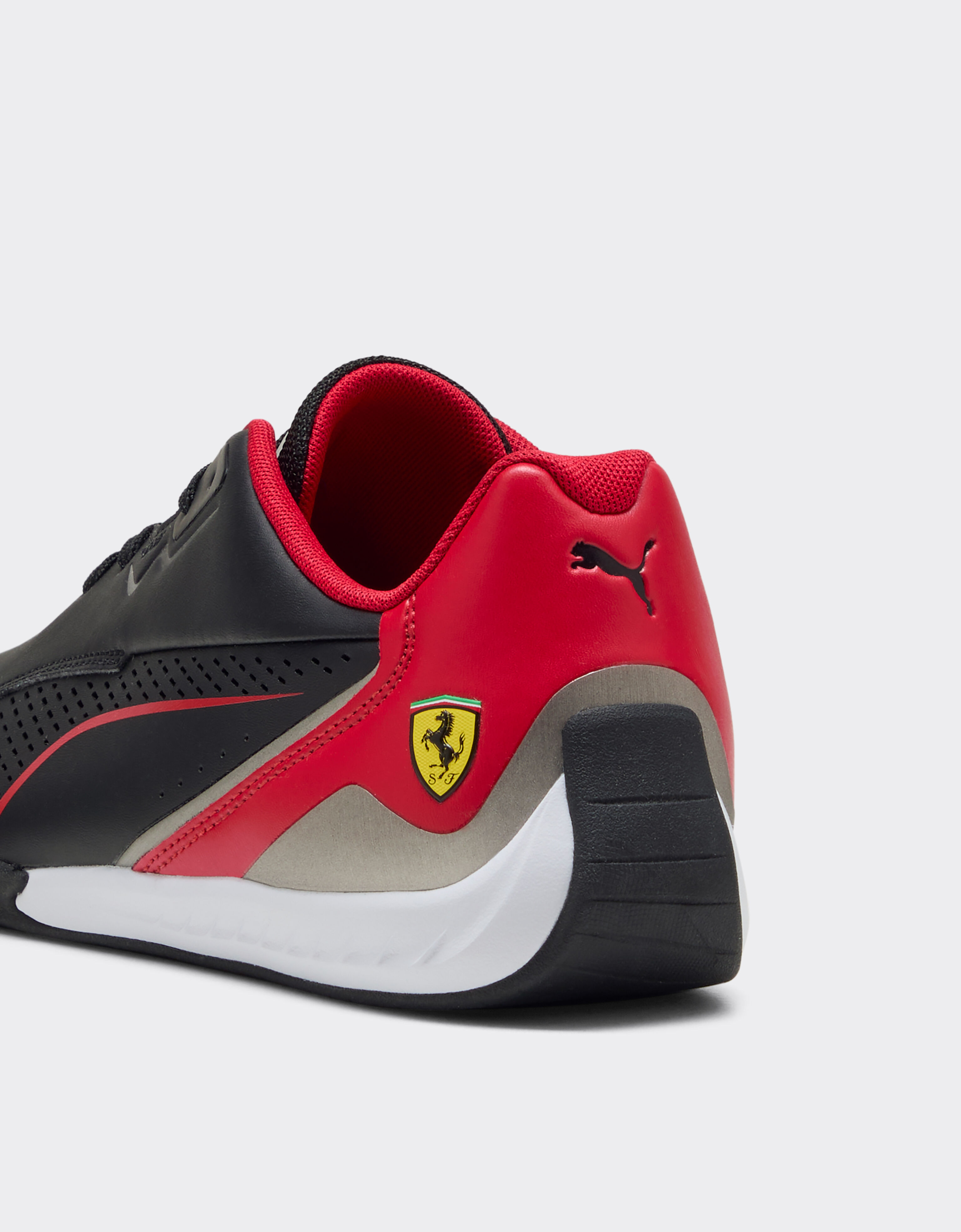 Ferrari Puma 呈现法拉利车队 Drift Cat 11 运动鞋 Black LA0BOf