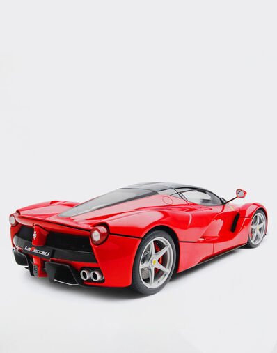 Ferrari LaFerrari model in 1:8 scale Red L2993f
