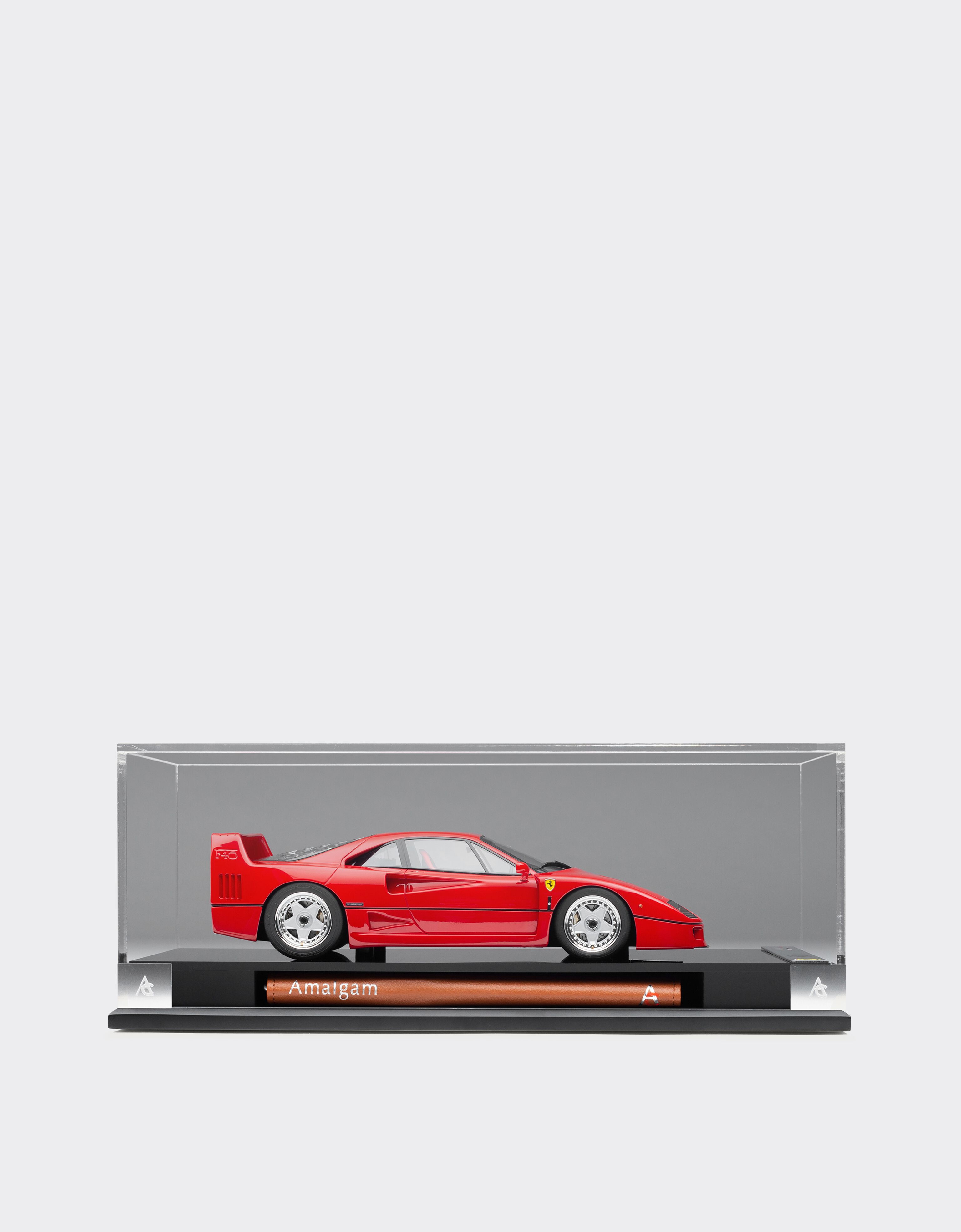 Ferrari 1:18 scale model F40 Red F0112f