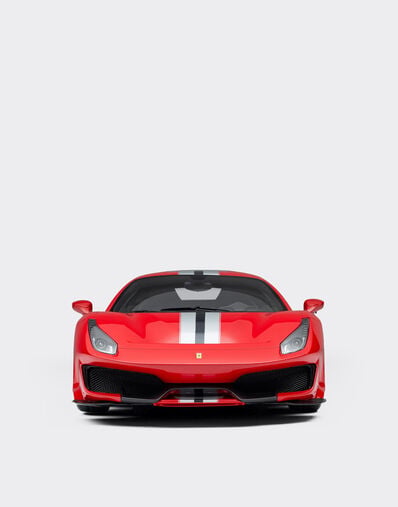 Ferrari Ferrari 488 Pista model in 1:8 scale 红色 L7815f