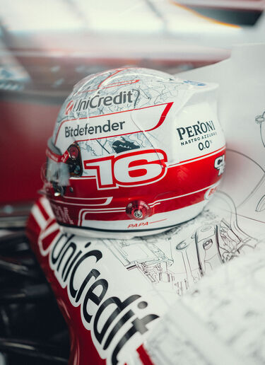 Charles Leclerc 1:1 Special Edition Helmet for the 2026 Austin Grand Prix Ferrari Charles Leclerc 1:1 Special Edition Helmet for the 2026 Austin Grand Prix Multicolor LO0R3059EXT0001f
