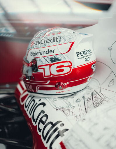 Charles Leclerc 1:1 Special Edition Helmet for the 2026 Austin Grand Prix Ferrari Charles Leclerc 1:1 Special Edition Helmet for the 2026 Austin Grand Prix Multicolor LO0R3059EXT0001f