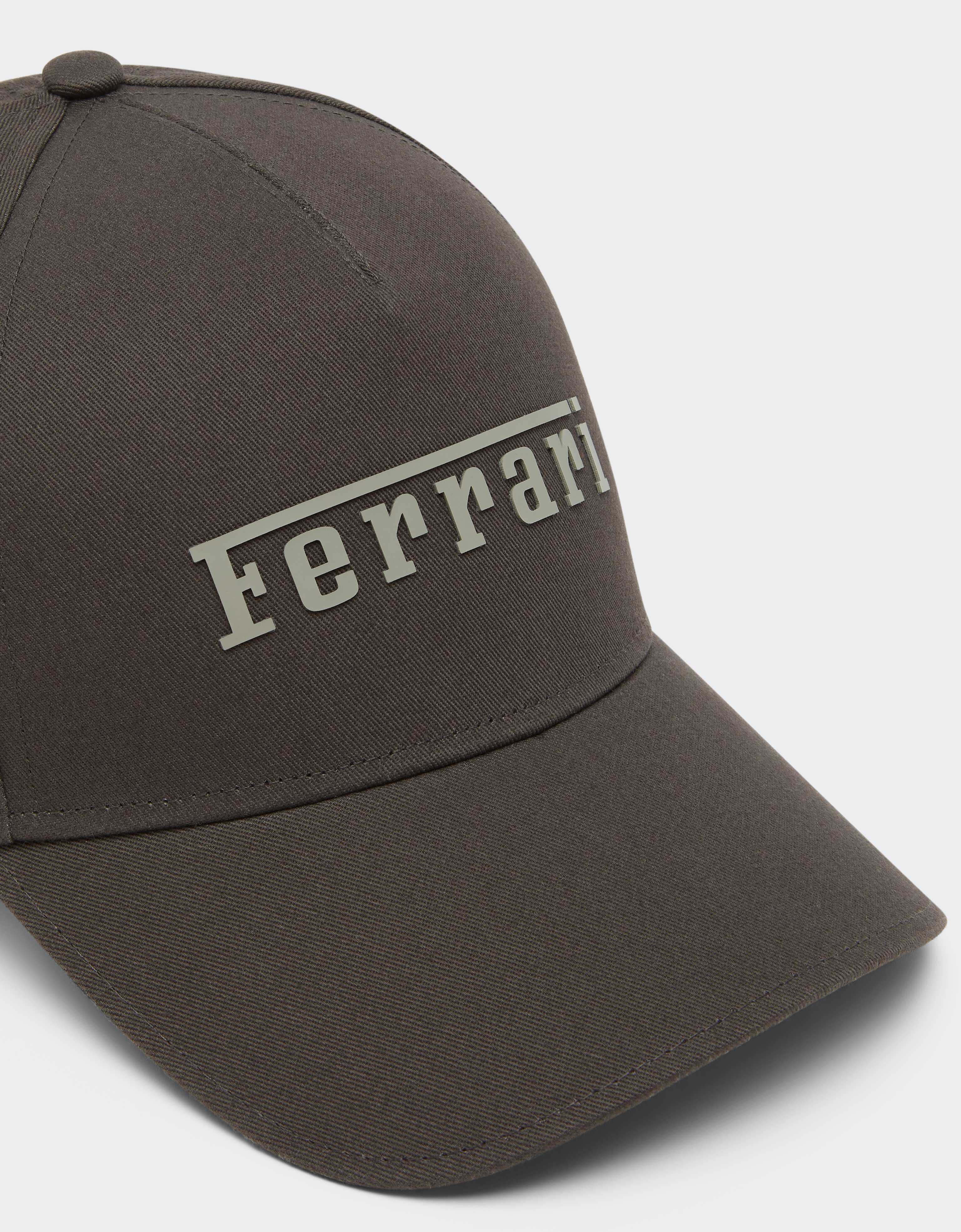 Baseball-Cap aus Baumwolltwill Ferrari Baseball-Cap aus Baumwolltwill Caffè CANCP0007WCO0004f