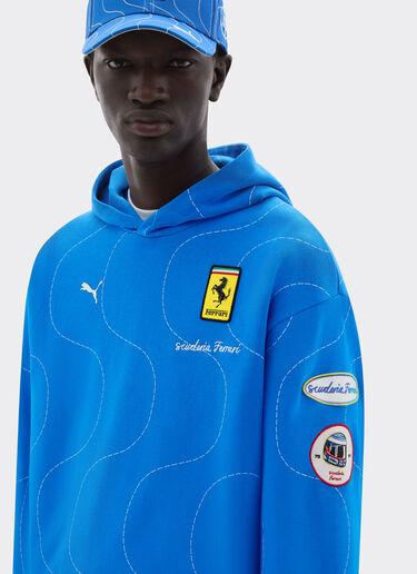 Puma 为法拉利HP车队2025年蒙扎大奖赛推出限量版运动衫 Ferrari Puma 为法拉利HP车队2025年蒙扎大奖赛推出限量版运动衫 Blu Scozia LA0A3f