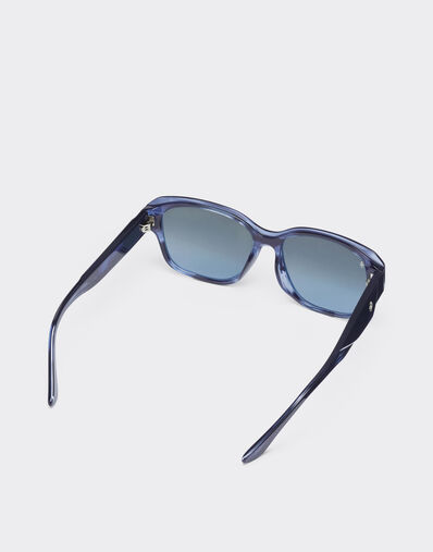 Ferrari sunglasses in striped blue acetate with polarised gradient blue lenses Ferrari Ferrari sunglasses in striped blue acetate with polarised gradient blue lenses Blu Scozia LA031f