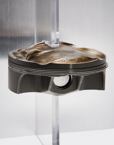 Ferrari Original F1 piston from 2002, World Champion Silver 51379f