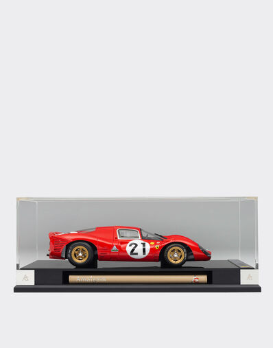 Ferrari 330 P4 model in 1:18 scale Ferrari Ferrari 330 P4 model in 1:18 scale Red L7588f