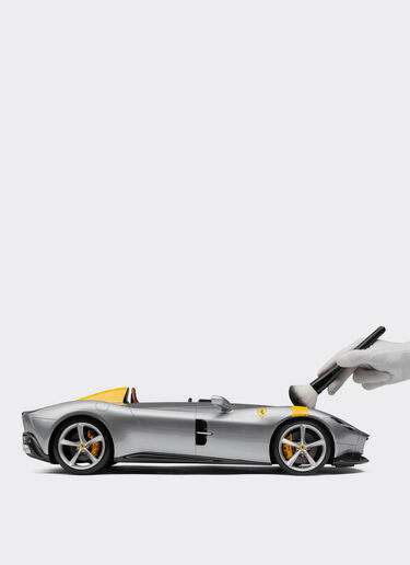 Ferrari Monza SP1 model in 1:8 scale Ferrari Ferrari Monza SP1 model in 1:8 scale 多色 L7977f