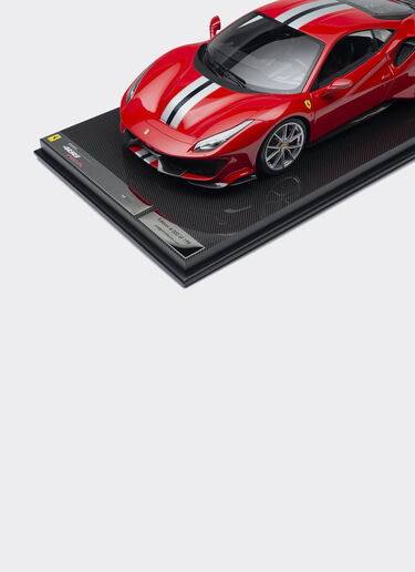 Ferrari 488 Pista model in 1:8 scale Ferrari Ferrari 488 Pista model in 1:8 scale 红色 L7815f