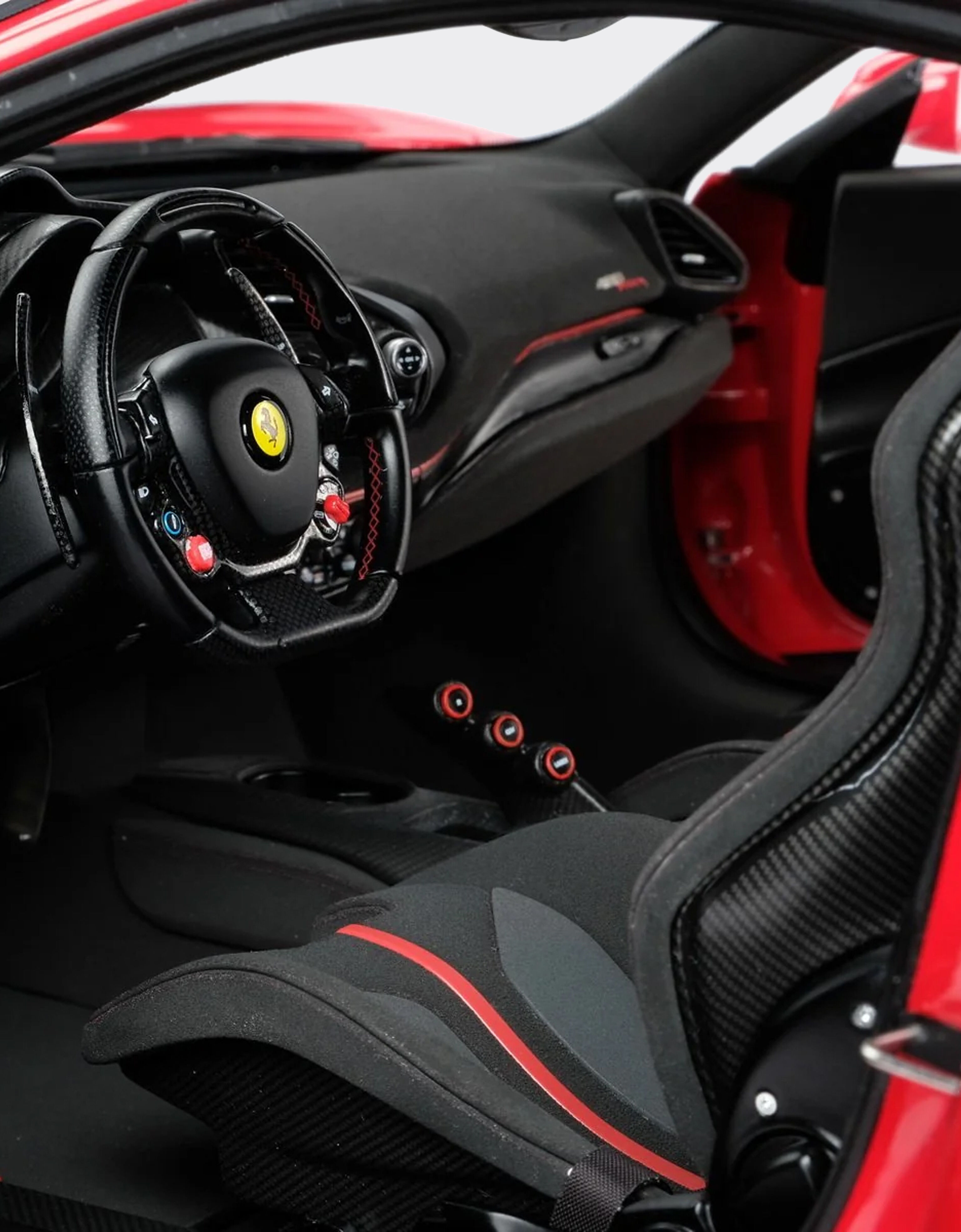 Ferrari Ferrari 488 Pista model in 1:8 scale 红色 L7815f