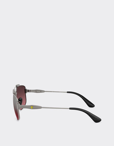 Ferrari Ray-Ban for Scuderia Ferrari RB3789M 为枪灰色金属镜框，搭配偏光银色渐变酒红色镜片 Gunmetal LA0JKf