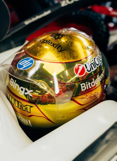 Ferrari Lewis Hamilton 1:1 Special Edition Helmet for the 2026 Singapore Grand Prix Multicolor LS0OT3065EXT0001f