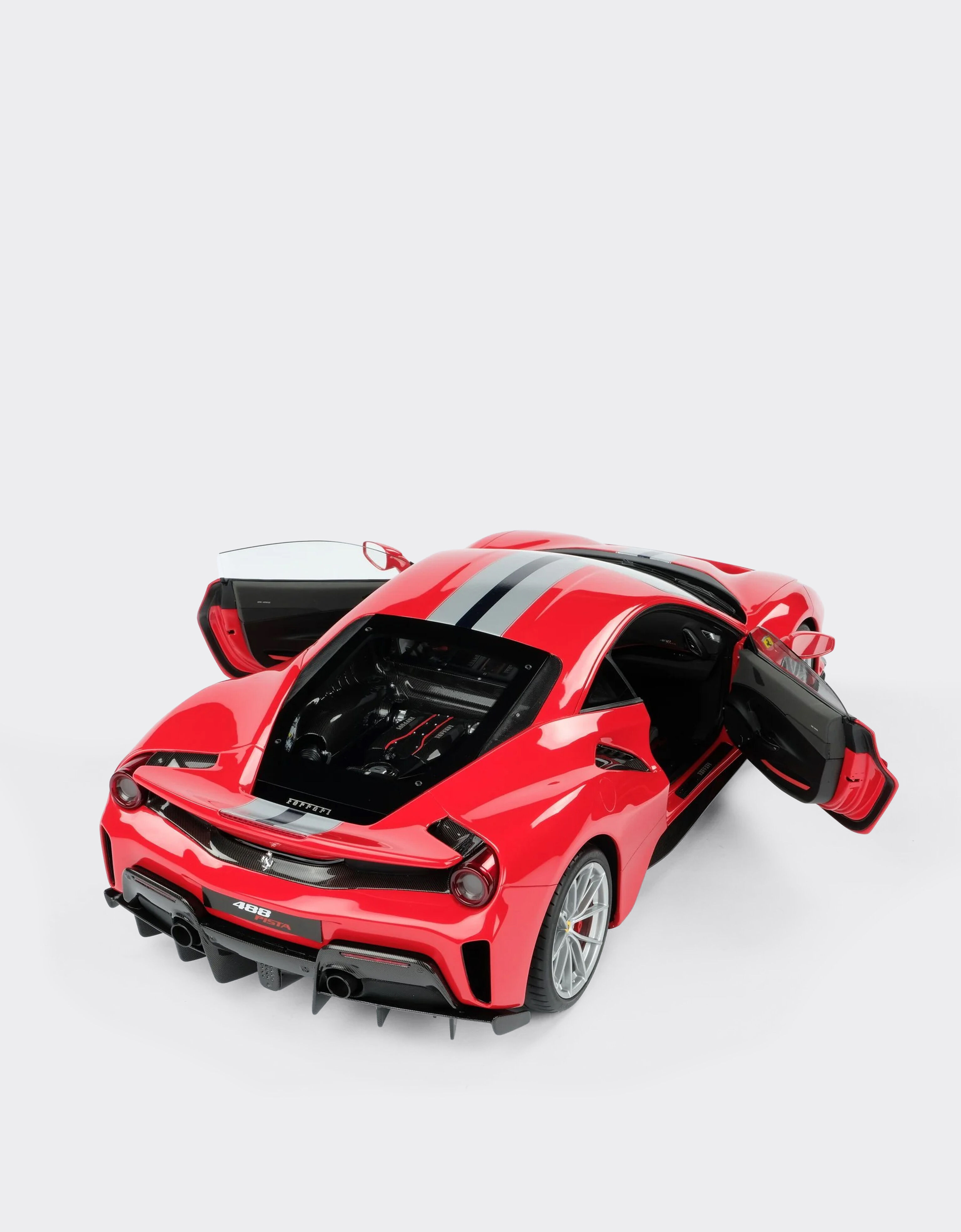 Ferrari Ferrari 488 Pista model in 1:8 scale 红色 L7815f