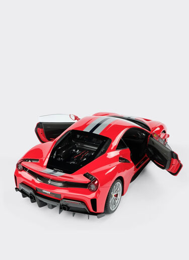 Ferrari 488 Pista model in 1:8 scale Ferrari Ferrari 488 Pista model in 1:8 scale 红色 L7815f