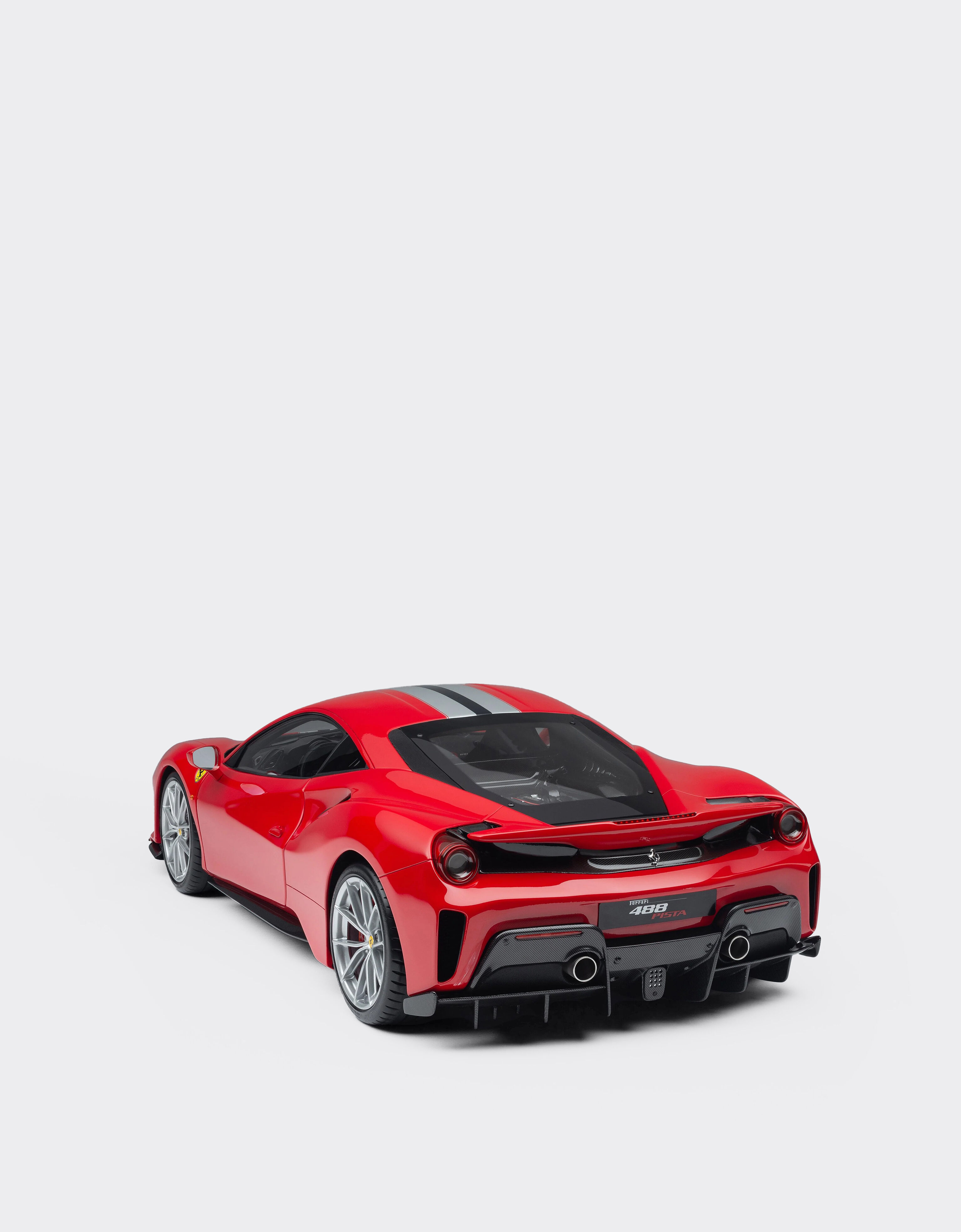 Ferrari Ferrari 488 Pista model in 1:8 scale 红色 L7815f