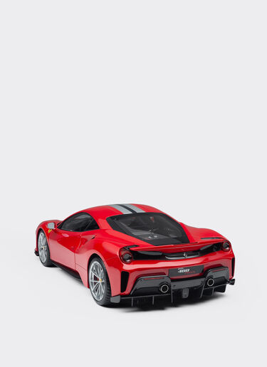 Ferrari 488 Pista model in 1:8 scale Ferrari Ferrari 488 Pista model in 1:8 scale 红色 L7815f