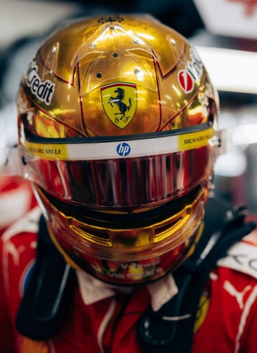 Ferrari Lewis Hamilton 1:1 Special Edition Helmet for the 2026 Singapore Grand Prix Multicolor LS0OT3065EXT0001f