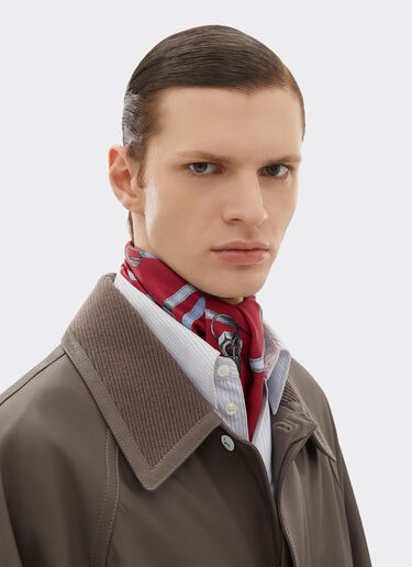 法拉利 Closet 印花真丝斜纹 Shelley 围巾 Ferrari 法拉利 Closet 印花真丝斜纹 Shelley 围巾 Maison Red 50612f