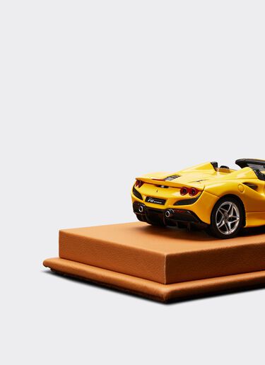 F8 Spider 1:43 scale model Ferrari F8 Spider 1:43 scale model 黄色 47299f