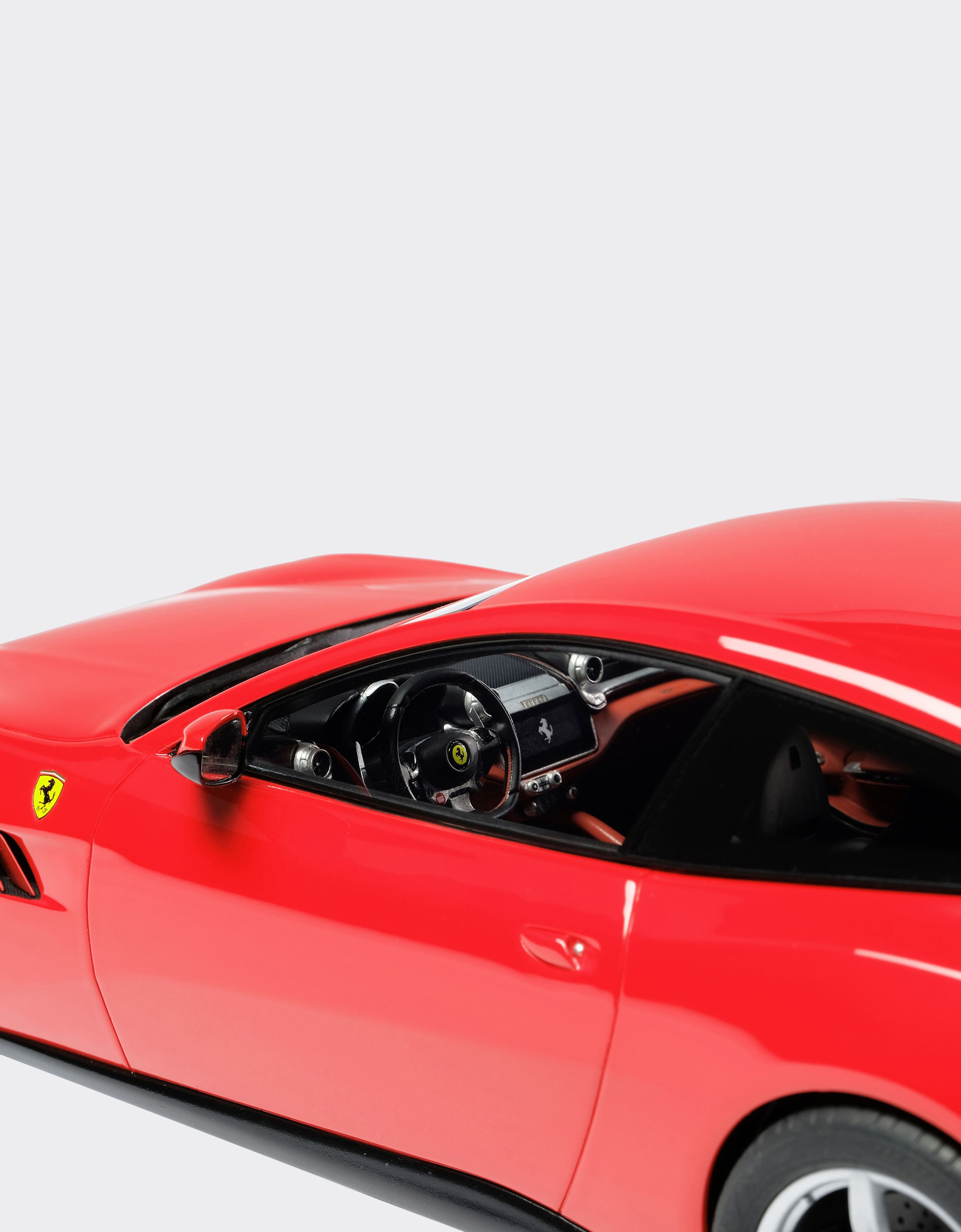 Ferrari Ferrari GTC4Lusso model in 1:18 scale 红色 L7596f