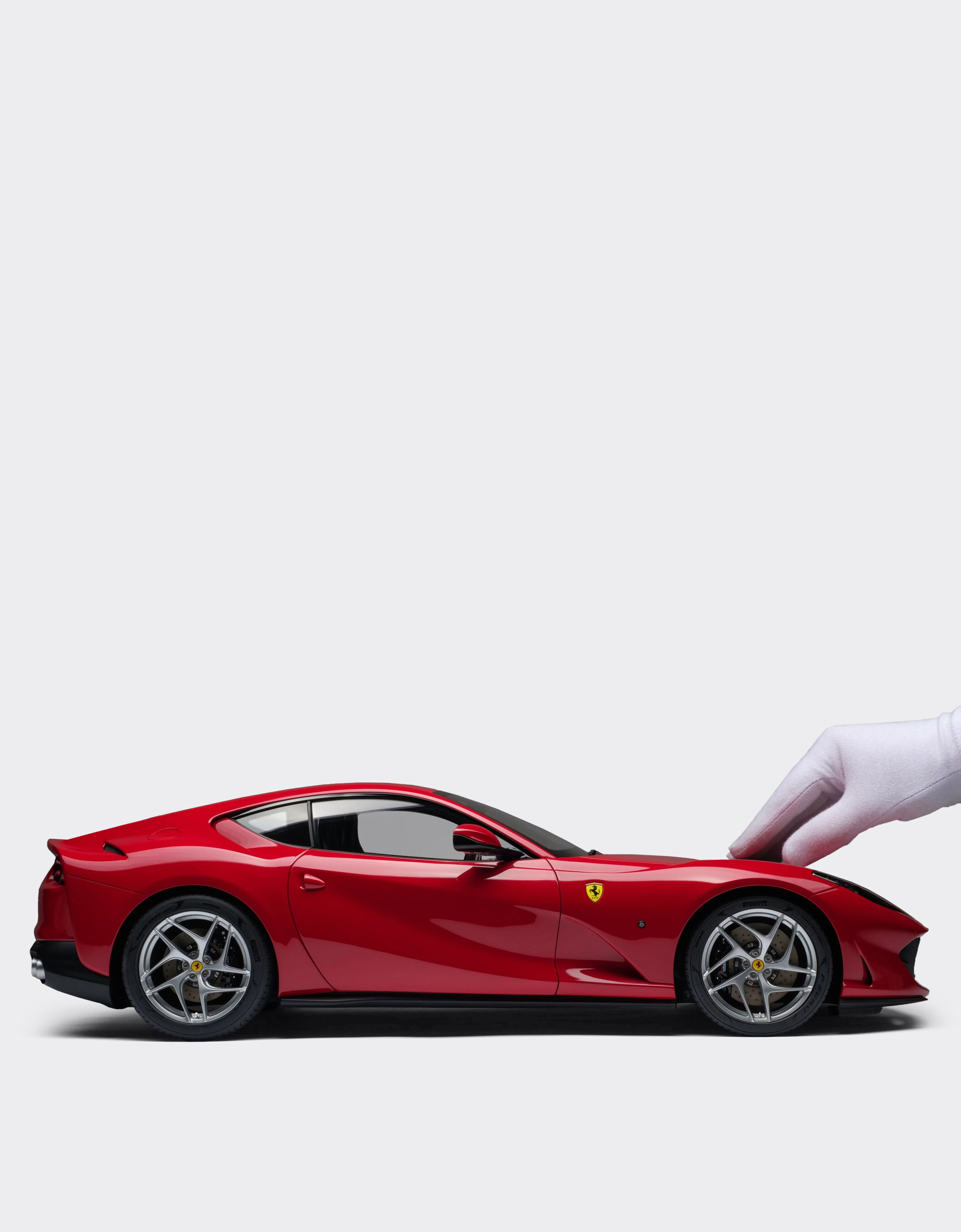 Ferrari 法拉利 812 Superfast 1:8 比例汽车模型 多色 L7600f