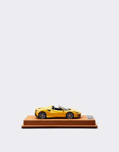 Ferrari F8 Spider 1:43 scale model 黄色 47299f