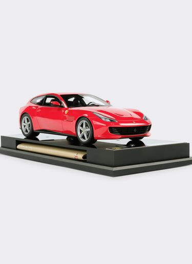 Ferrari GTC4Lusso model in 1:18 scale Ferrari Ferrari GTC4Lusso model in 1:18 scale 红色 L7596f