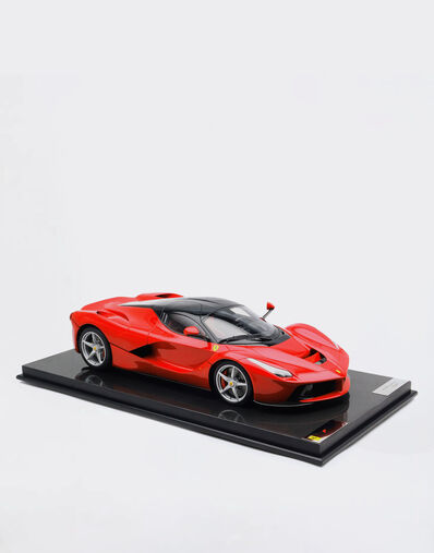 Ferrari LaFerrari model in 1:8 scale Red L2993f