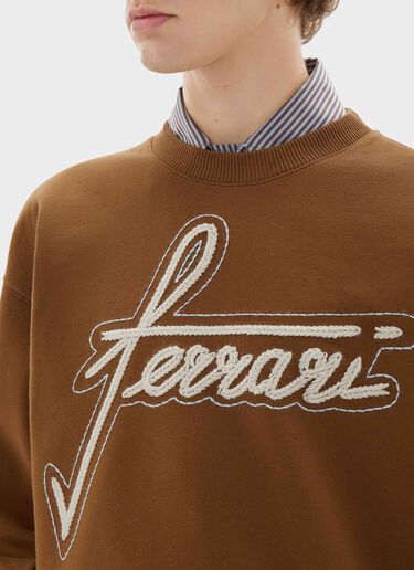 Sweat à col rond avec broderie Ferrari Ferrari Sweat à col rond avec broderie Ferrari Caffè CJMSW0036JCO0046f