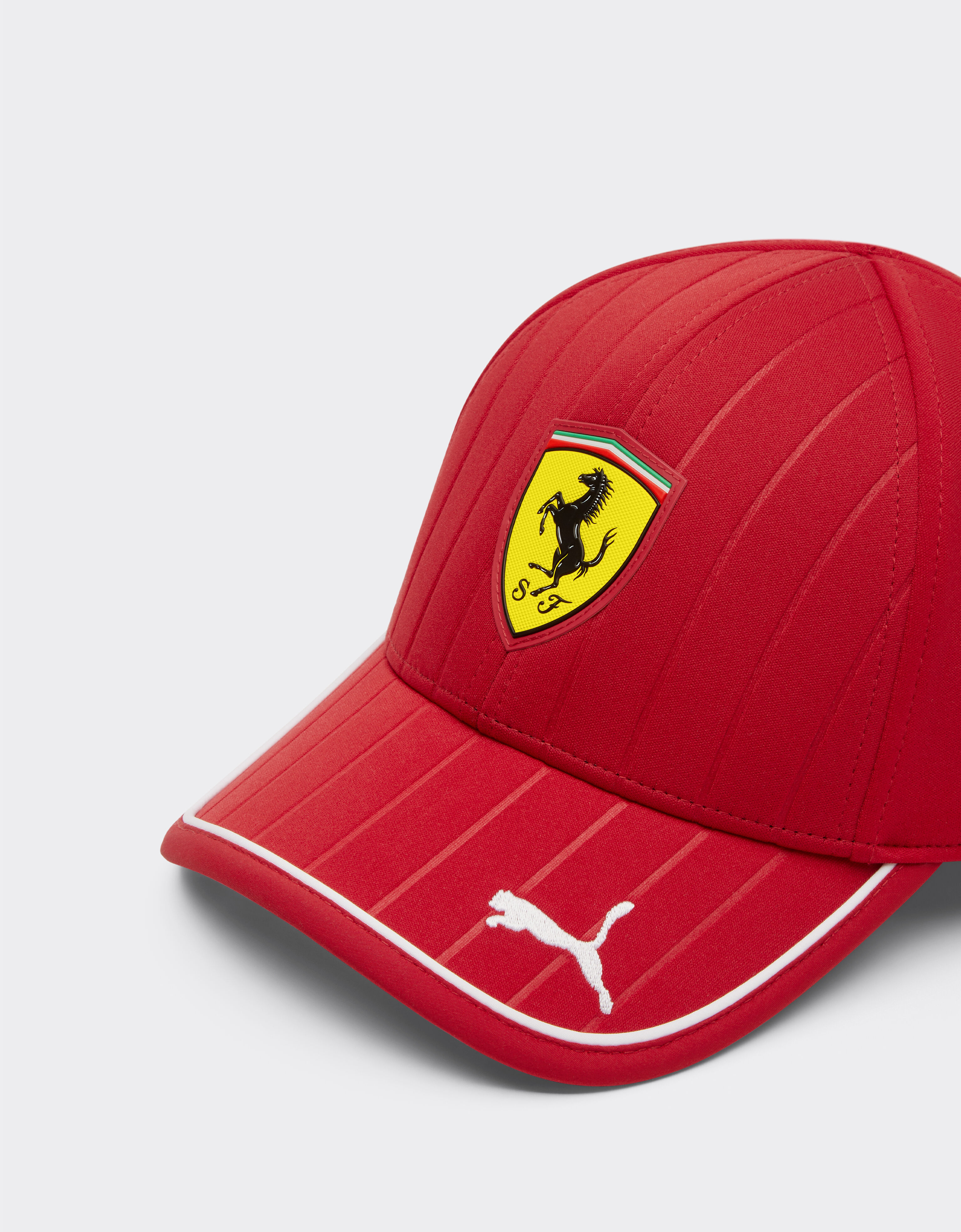 Ferrari Puma 与 Scuderia Ferrari HP 合作款2025车队棒球帽 樱桃色 LA01Uf