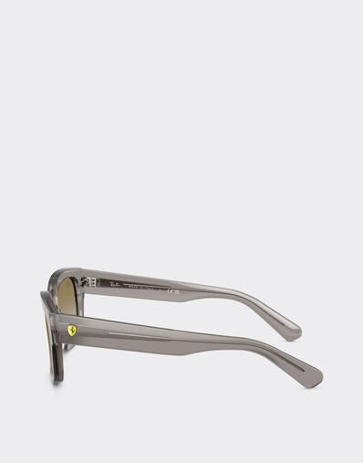 Ferrari Ray-Ban for Scuderia Ferrari RB2228M 透明灰色醋酸纤维镜框，搭配金色渐变浅棕色镜片 Ingrid LA0JXf